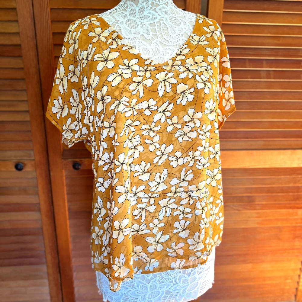 SWEET CAbi Gold Floral Top, Size M/L